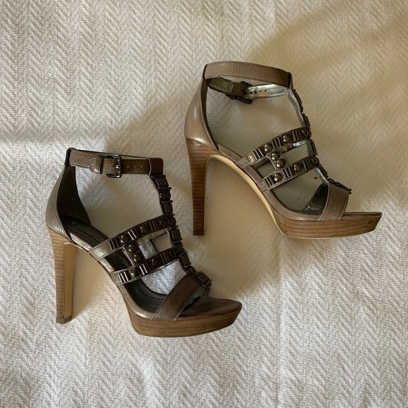 BCBGMaxazria Grey/Stone Leather Platform Heels, size 6.5 - Picture 5 of 8